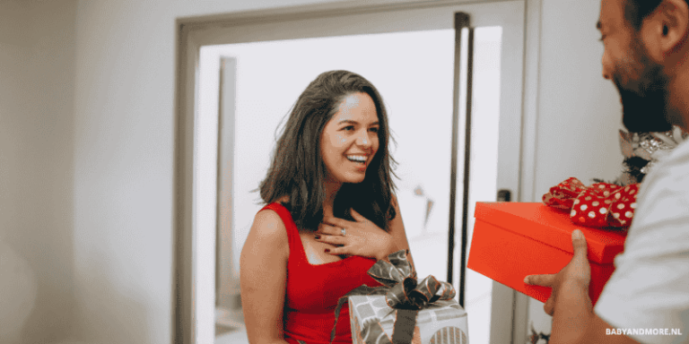 wat geef je een kersverse moeder